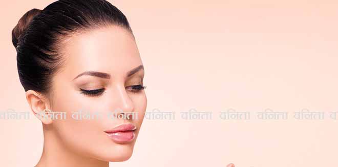 Beauty Spa Woman with perfect skin Portrait. Beautiful Brunette Spa Girl showing empty copy space on the open hand palm for text. Proposing a product. Gestures for advertisement. Beige background